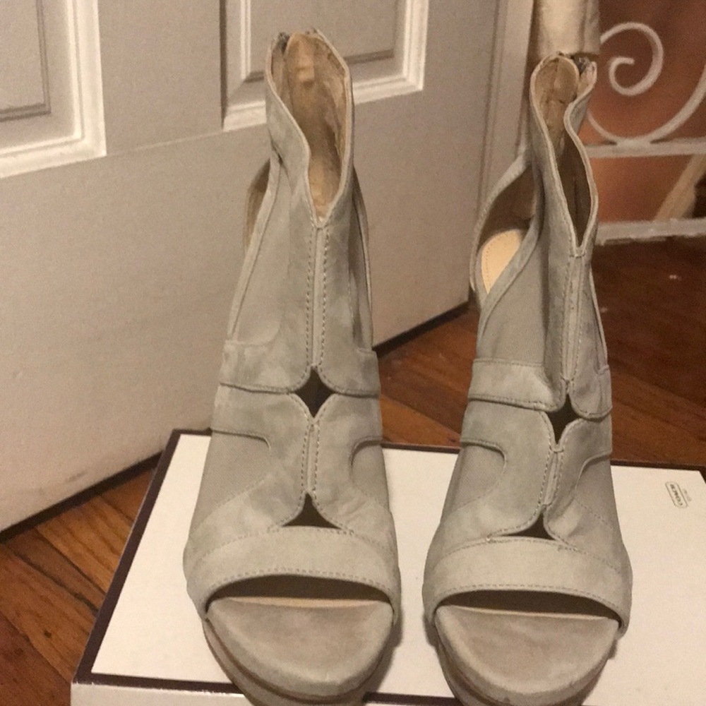 Ladies peep toe suede platforms
